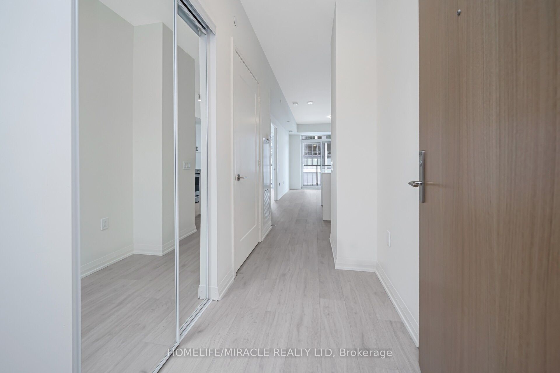 8960 Jane Street 919