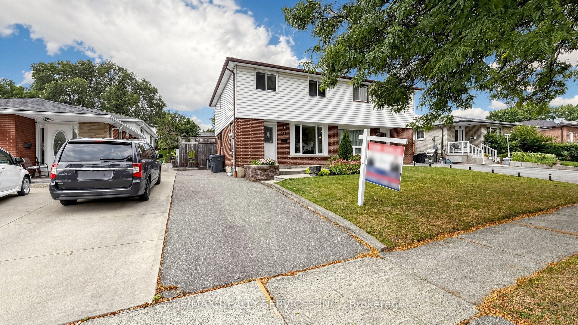 716 Eaglemount Crescent