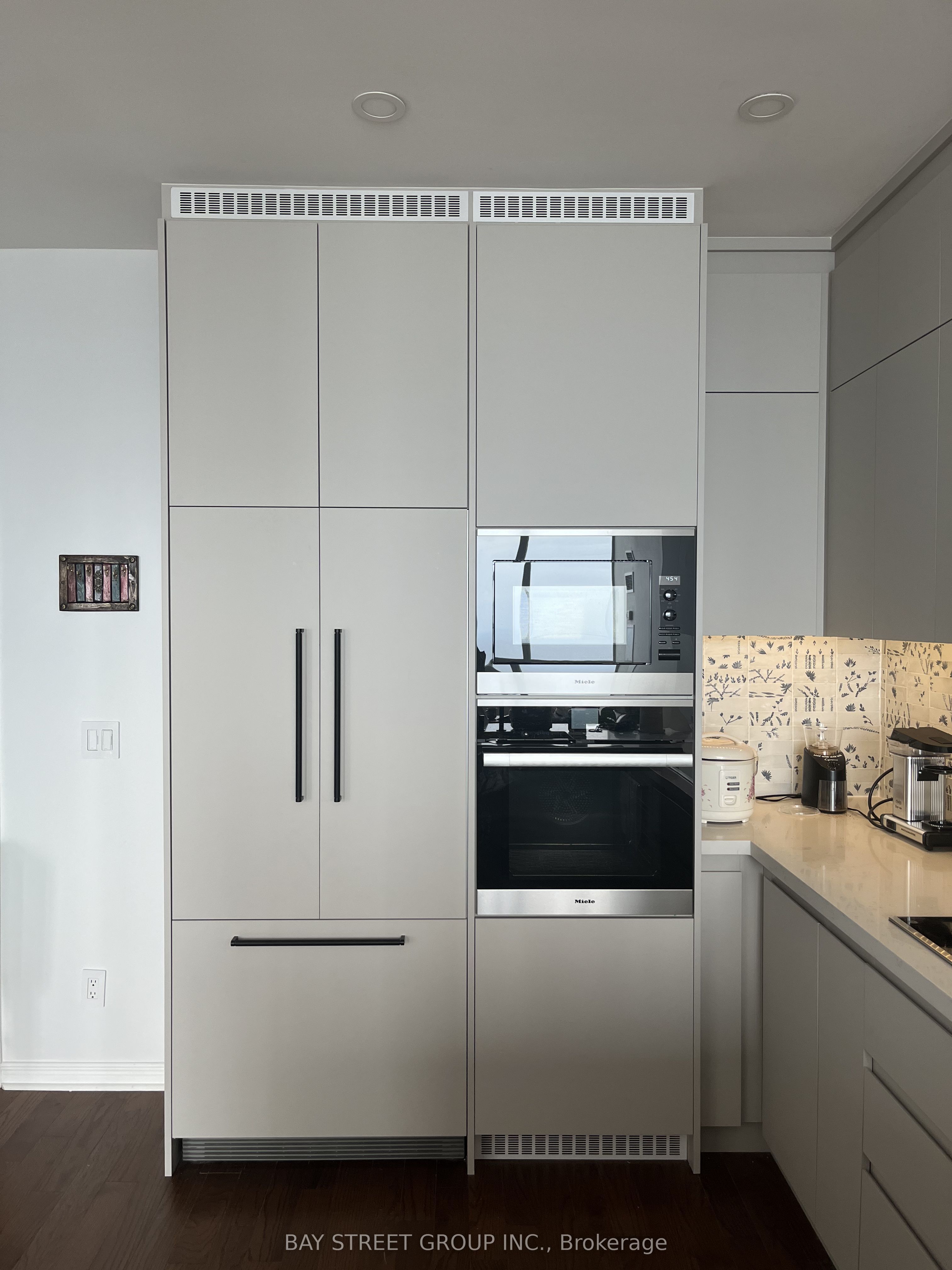 2230 Lake Shore Boulevard W Lph1