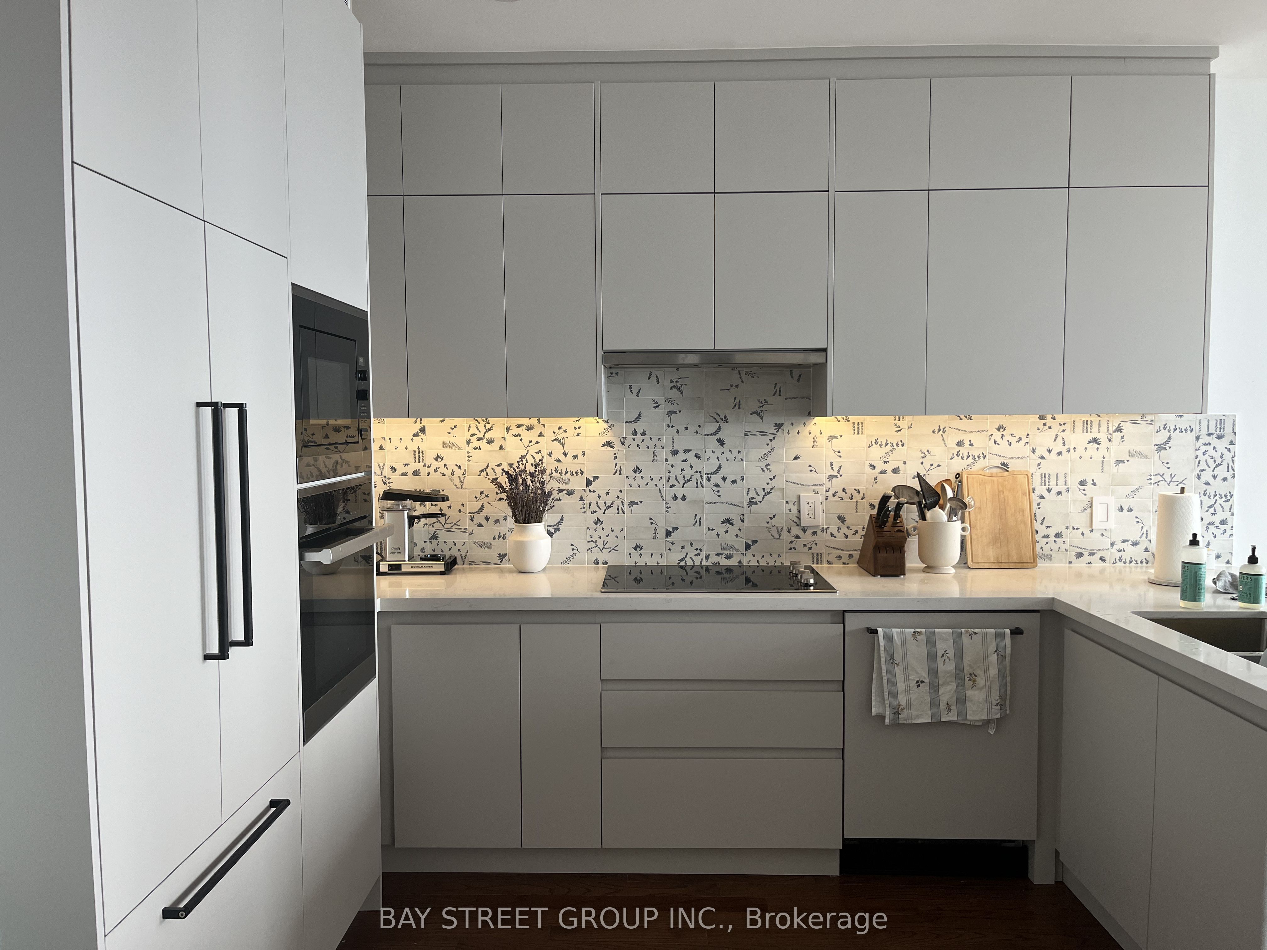 2230 Lake Shore Boulevard W Lph1