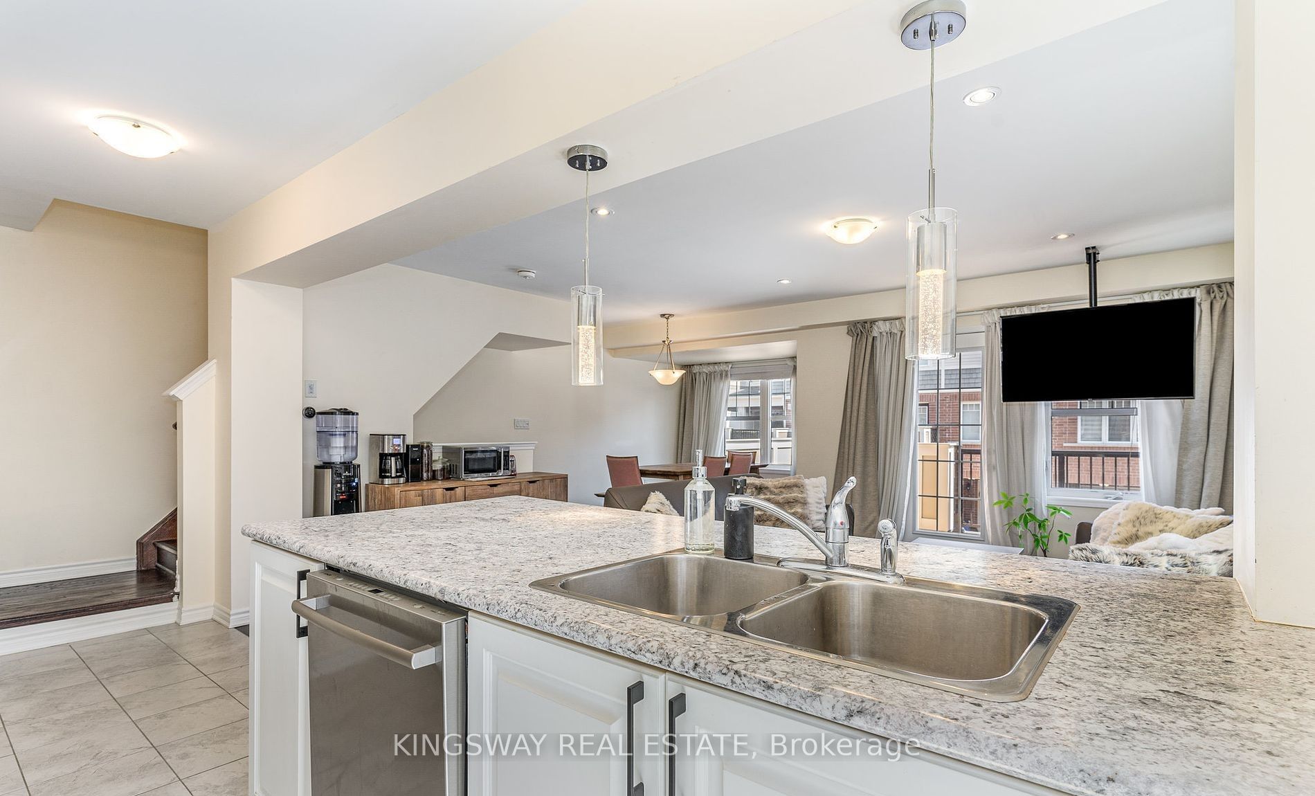 1000 Asleton Boulevard N 47