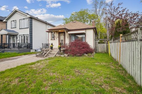 14 Plains Road Toronto ON M4J 2R1