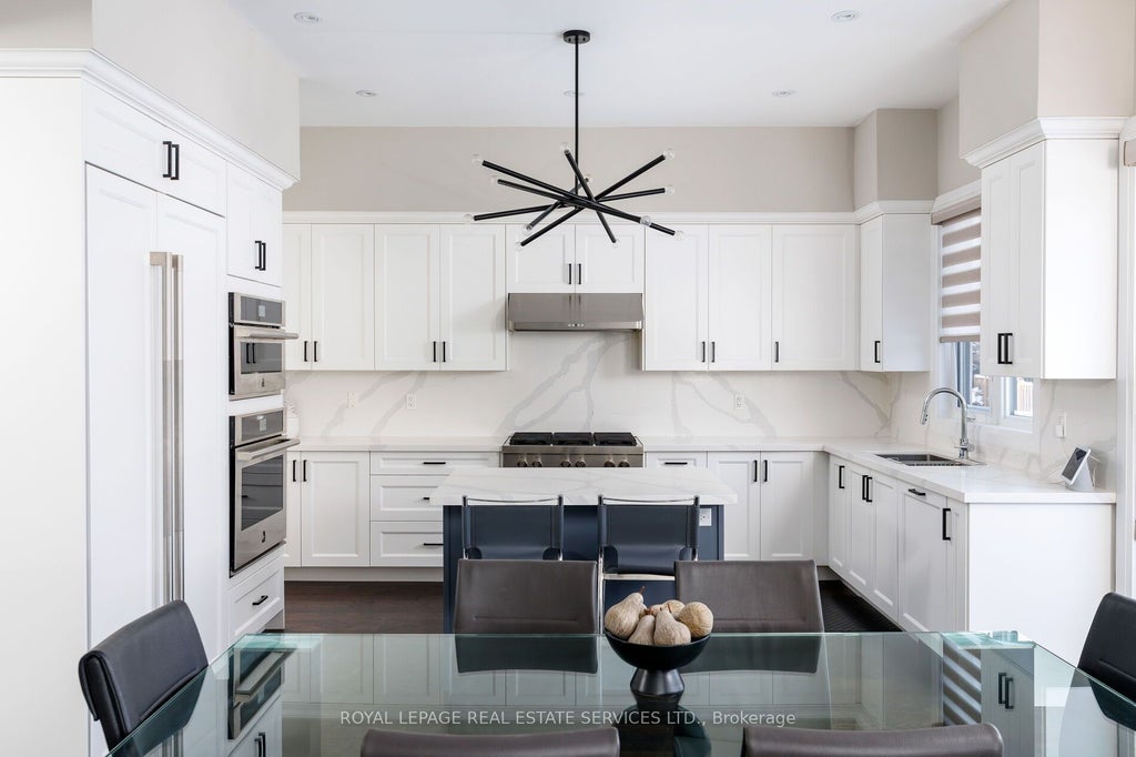 Photo of 175 Burloak Drive W, Oakville, ON L6L 6E6 (MLS # W14113488)