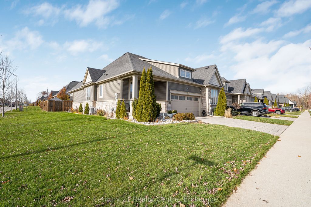 Photo of 62 Andrew Lane, Thorold, ON L2V 0E4 (MLS # X12630868)