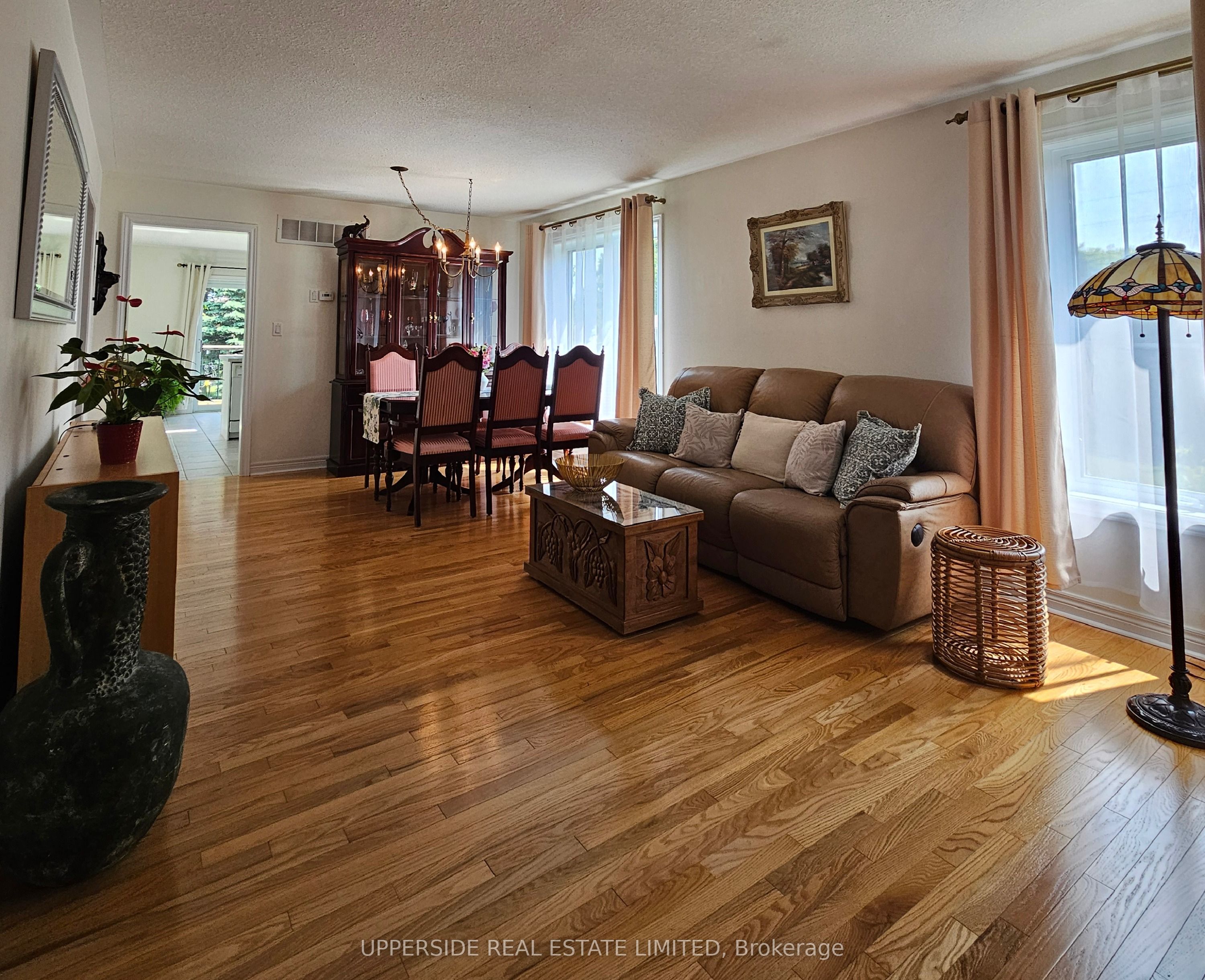 4 Kingsley Road S