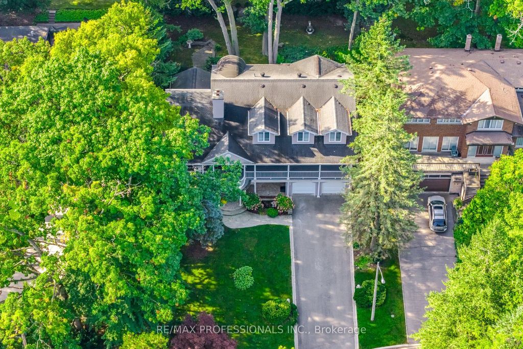 Photo of 32 Edenbrook Hill, Toronto, ON M9A 3Z6 (MLS # W12442517)