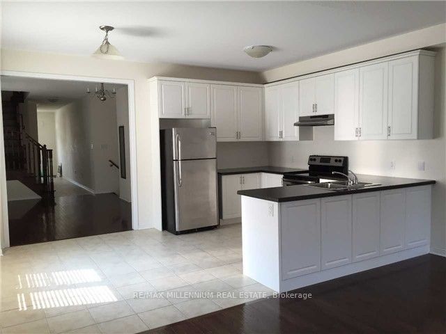 25 Spruce Pine Crescent