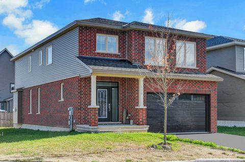 Photo of 896 Sendero Way, Stittsville - Munster - Richmond, ON K2S 2W8 (MLS # X12456766)