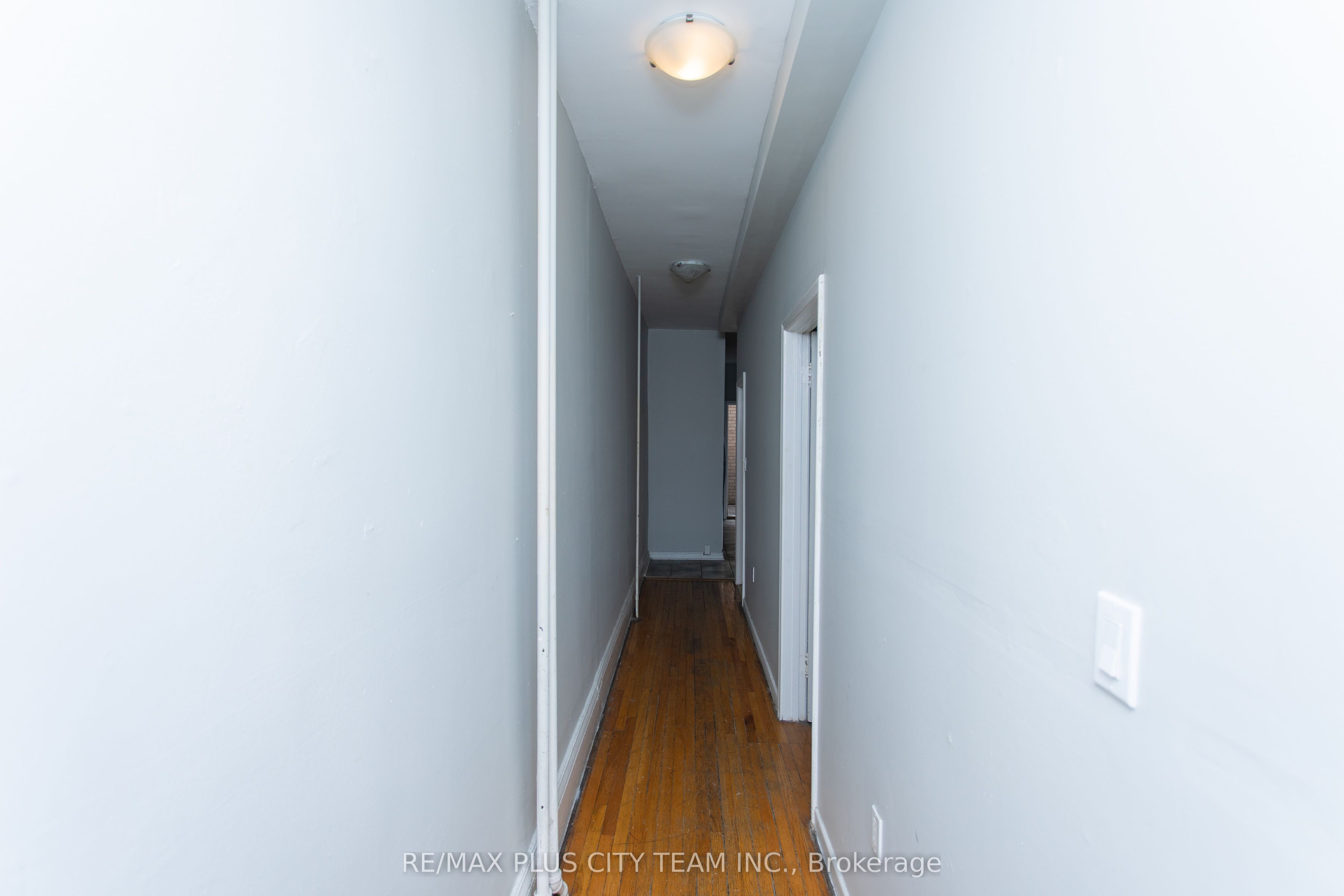682 Bathurst Street 2
