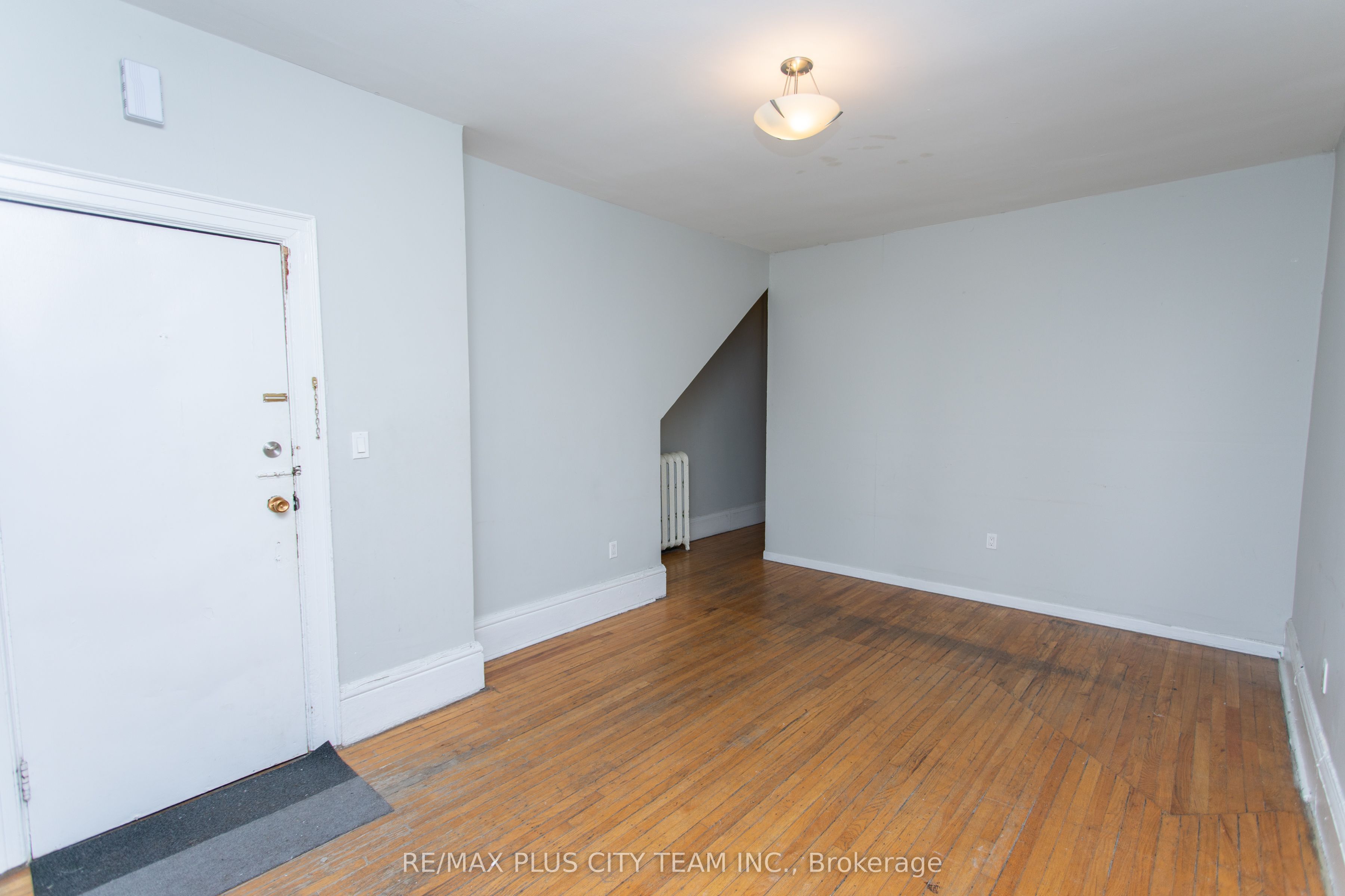 682 Bathurst Street 2