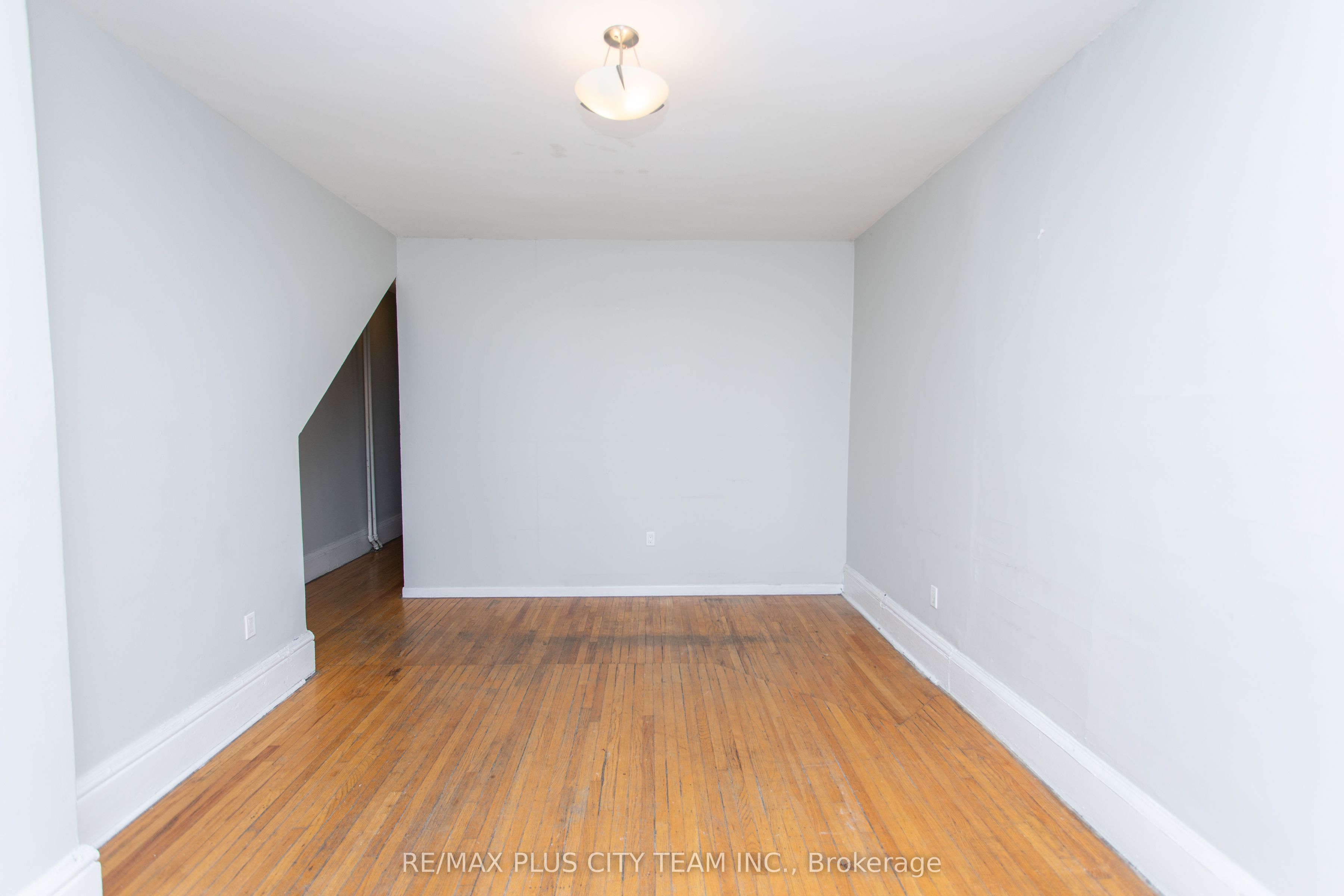 682 Bathurst Street 2