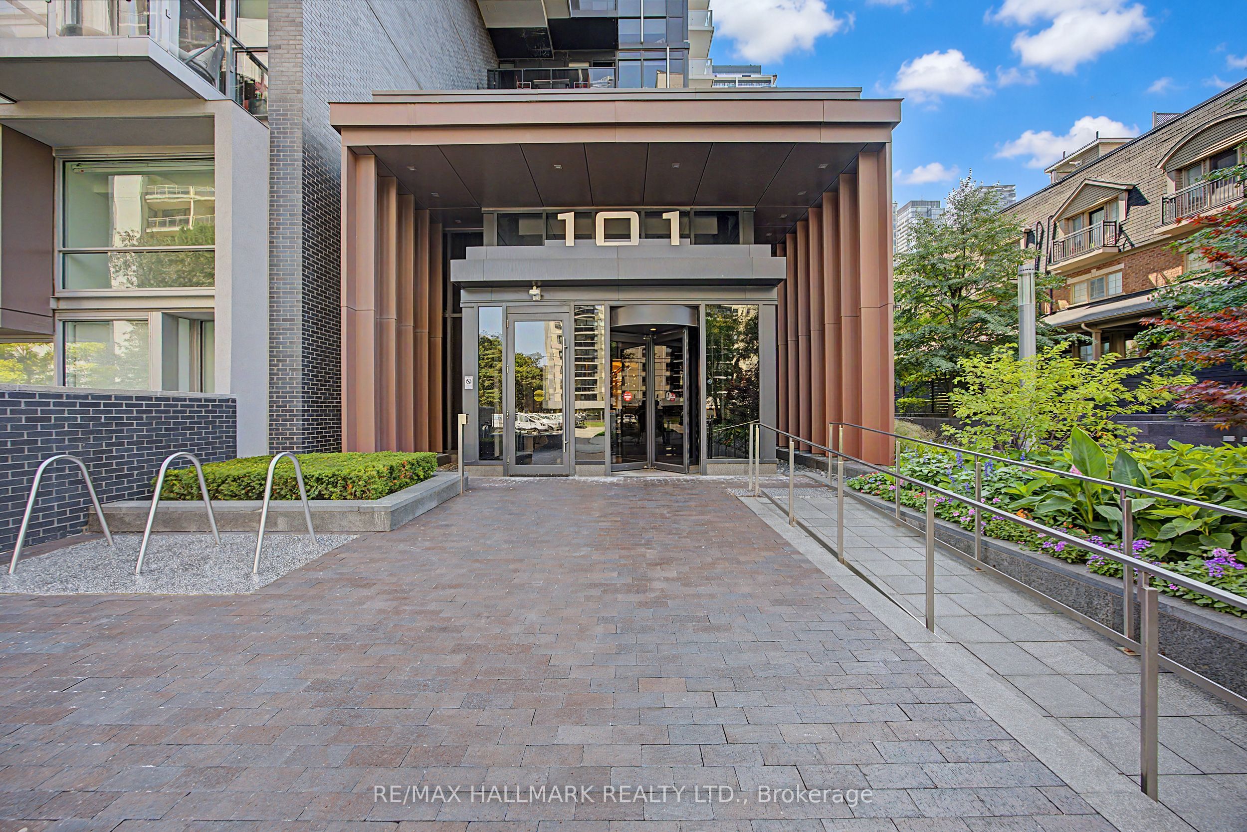 101 Erskine Avenue PH15
