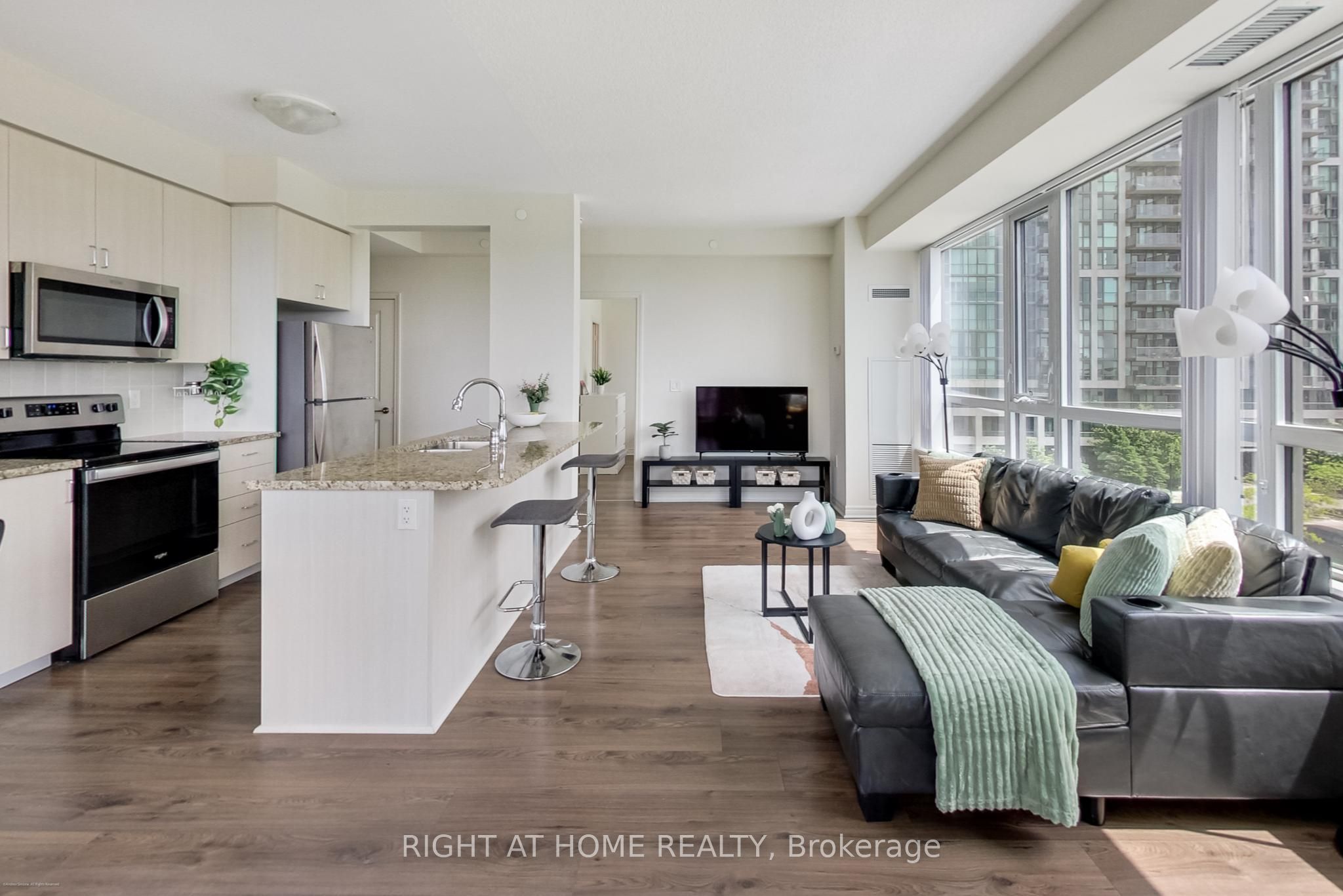 349 Rathburn Road W 515