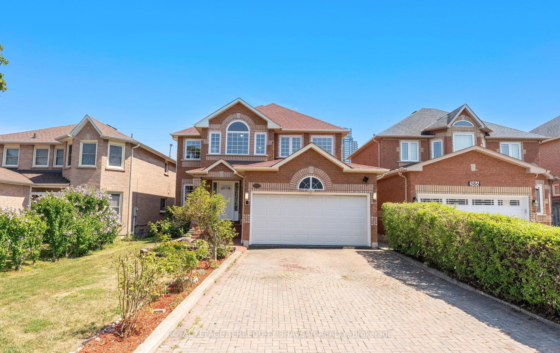 382 Harrowsmith Drive