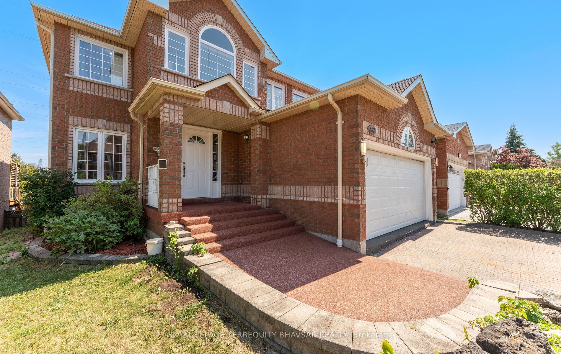 382 Harrowsmith Drive
