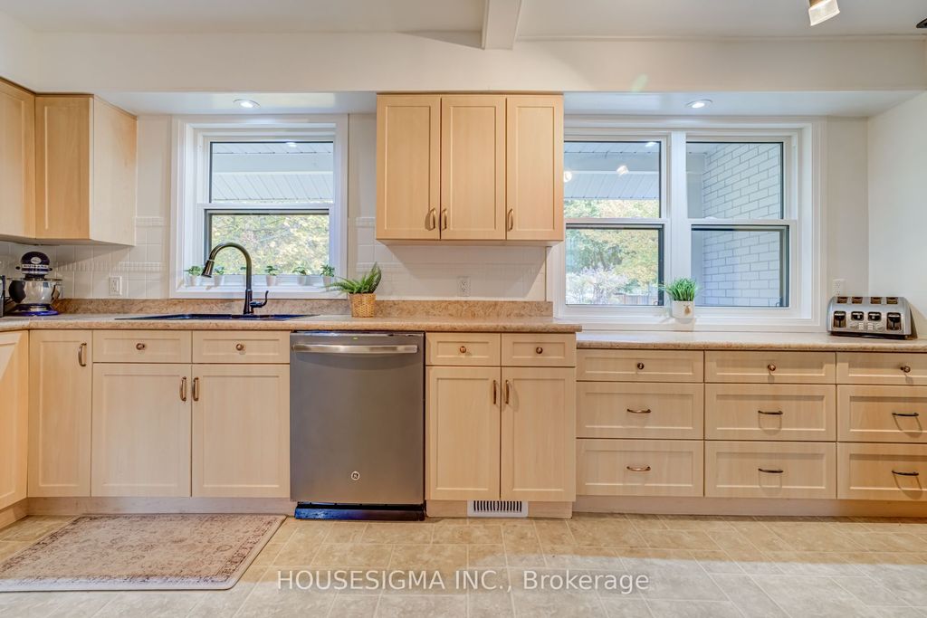 Photo of 32 Glenforest Road, Orangeville, ON L9W 1A5 (MLS # W12482190)