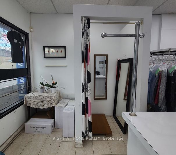 2207 Gerrard Street E