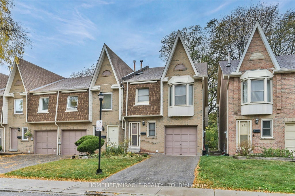 Photo of 10 Cardwell Avenue #46, Toronto, ON M1S 4Y9 (MLS # E14130986)
