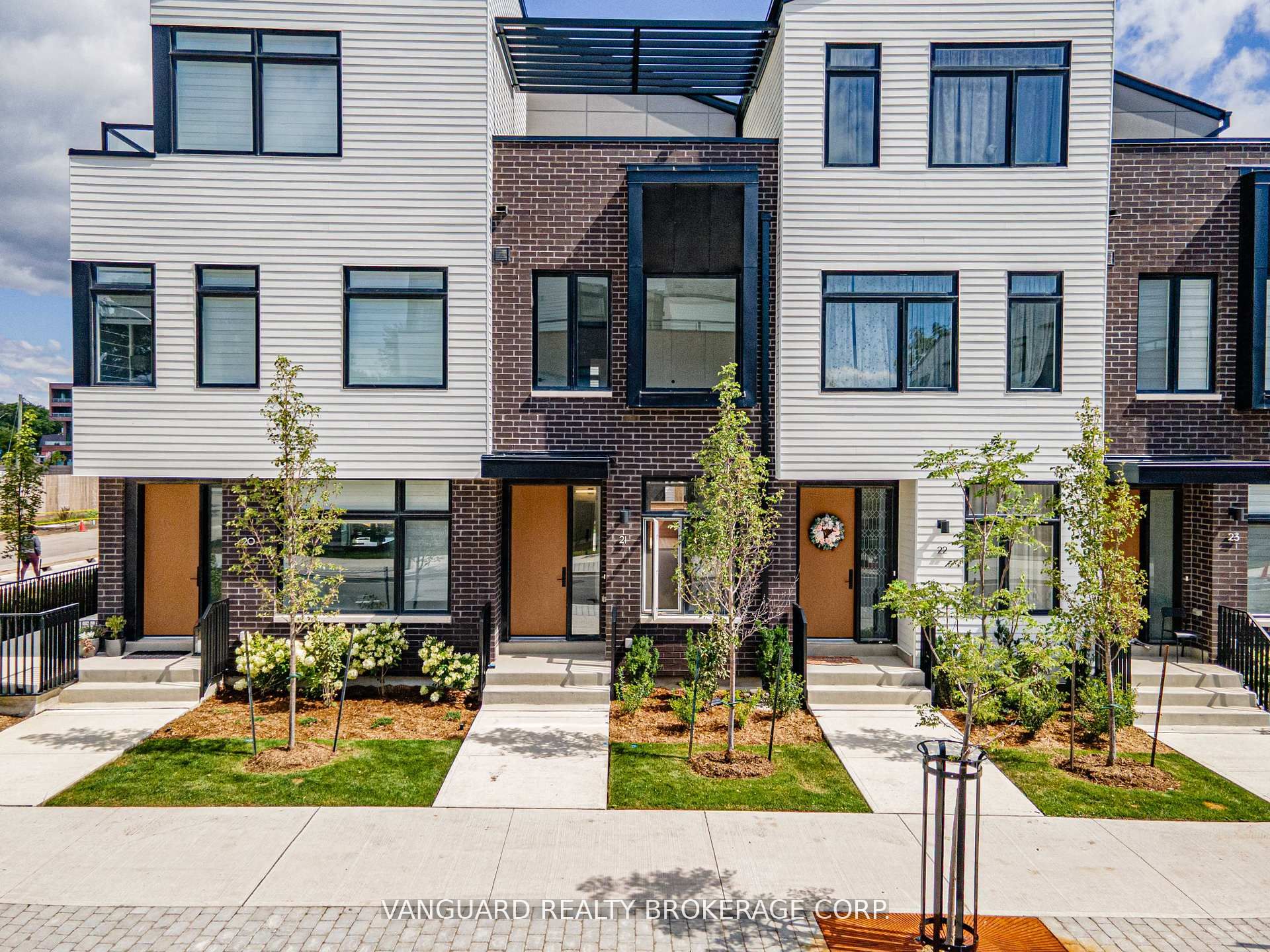 15 Lou Parsons Way 21