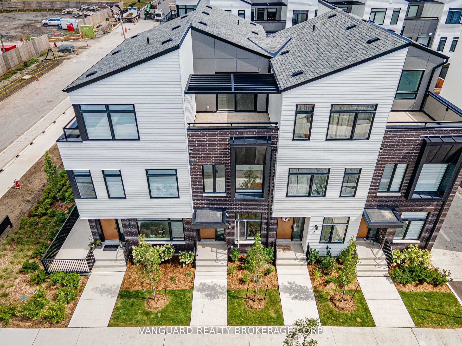 15 Lou Parsons Way 21