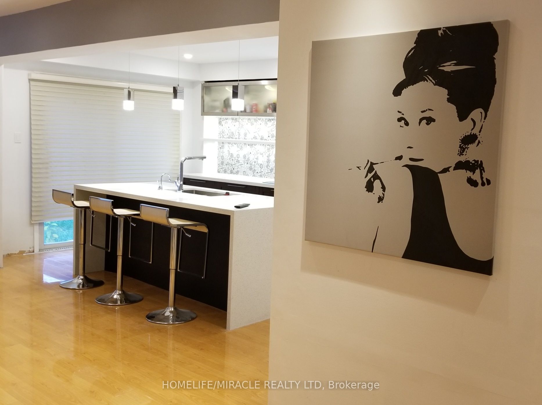 487 Wallenberg Crescent