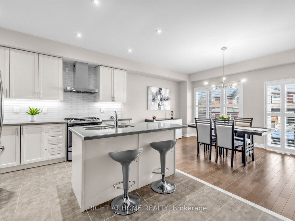 Photo of 5 Zenyatta Lane, East Gwillimbury, ON L9N 1A0 (MLS # N12974686)