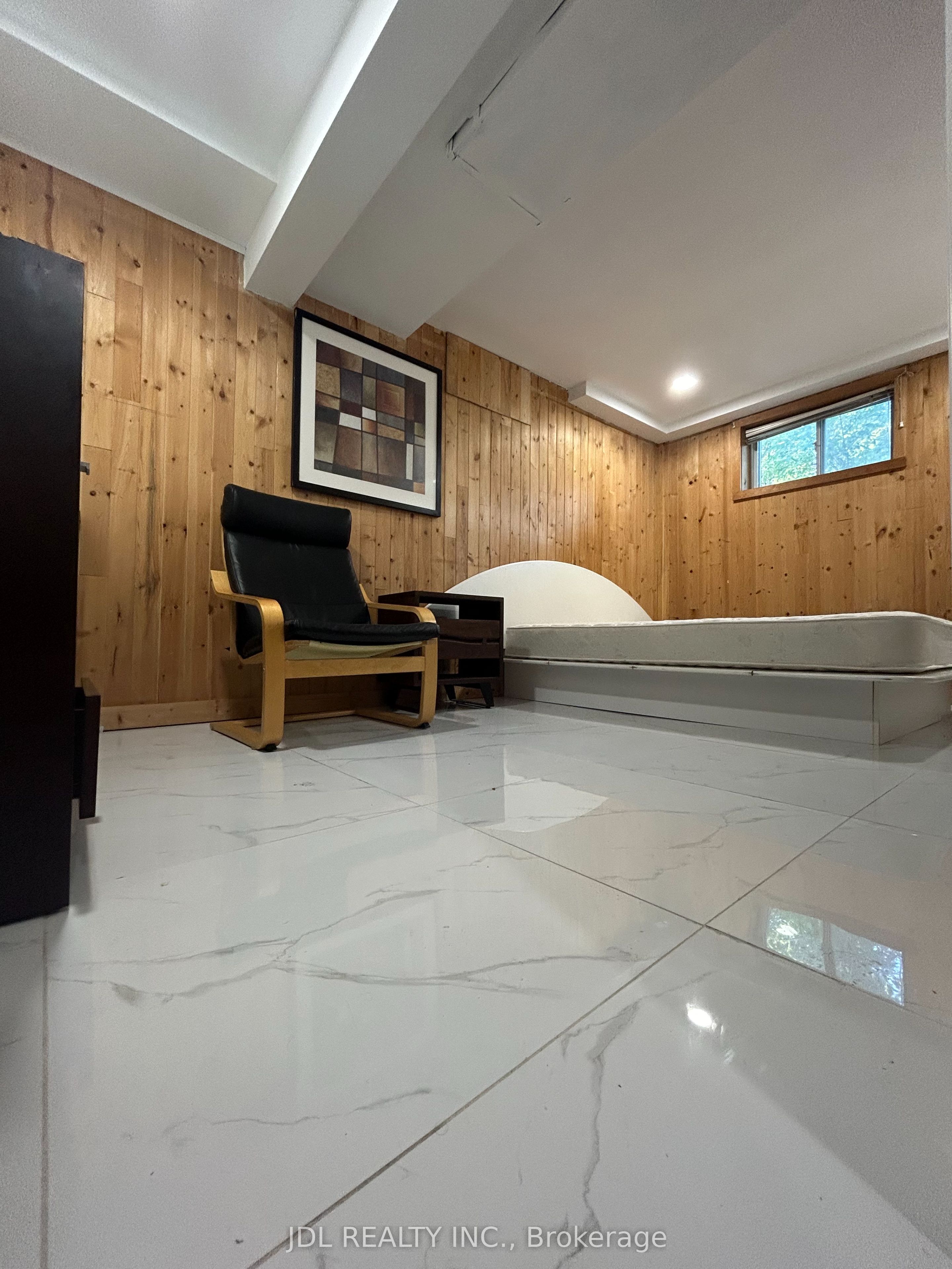 110 Robinson St Street One Bedroom bsmt