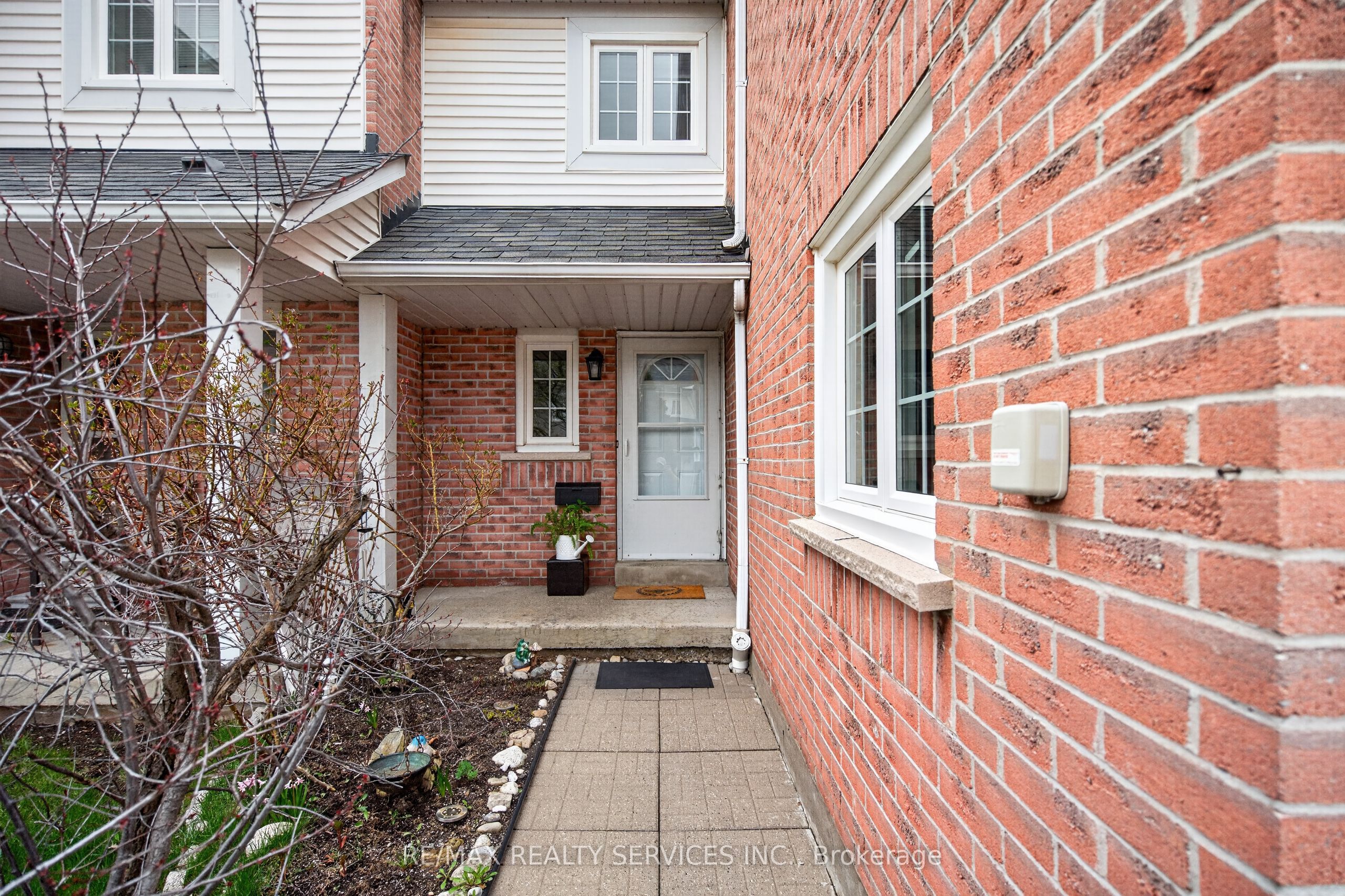5205 Glen Erin Drive E 26A