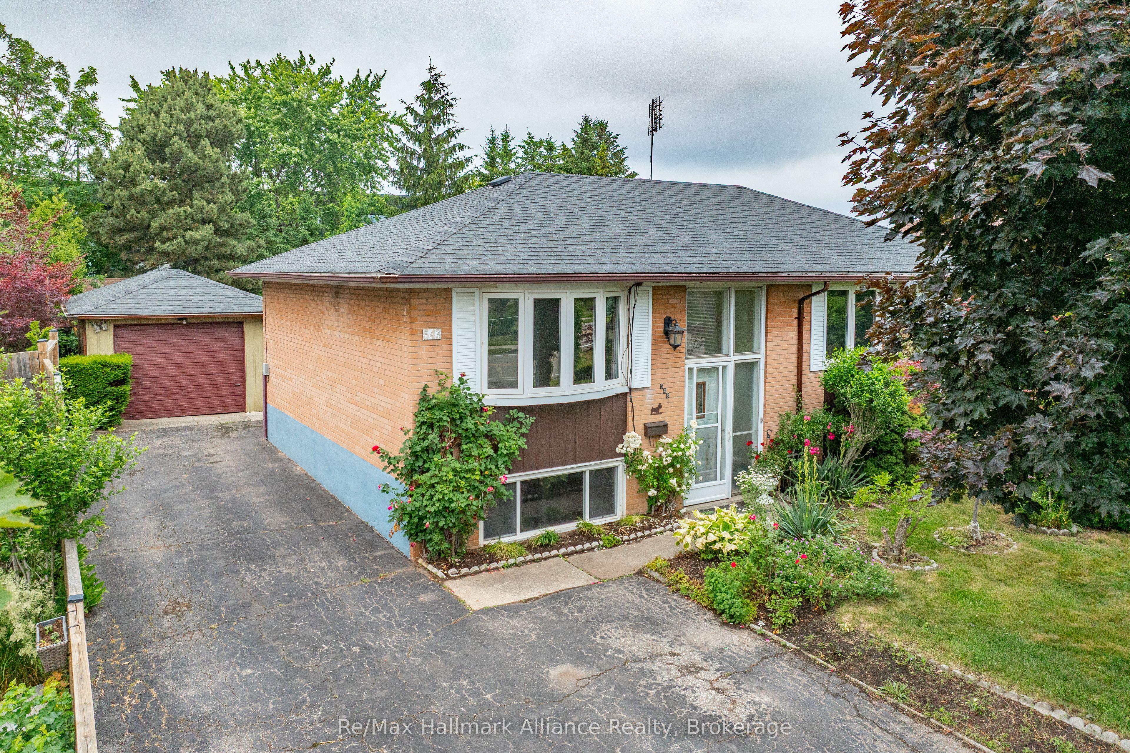543 Pinegrove Drive