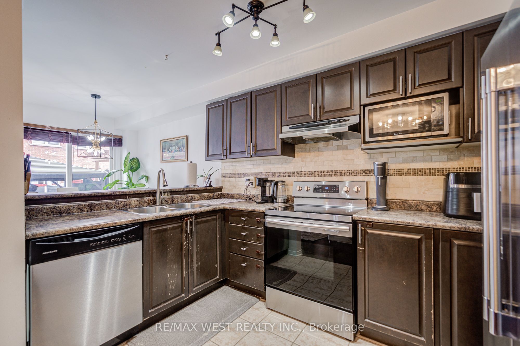 41 Lacebark Court