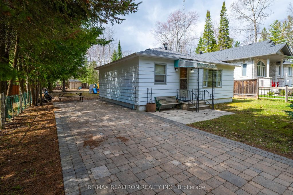 Photo of 84 34TH Street North Street, Wasaga Beach, ON L9Z 2C1 (MLS # S13021336)