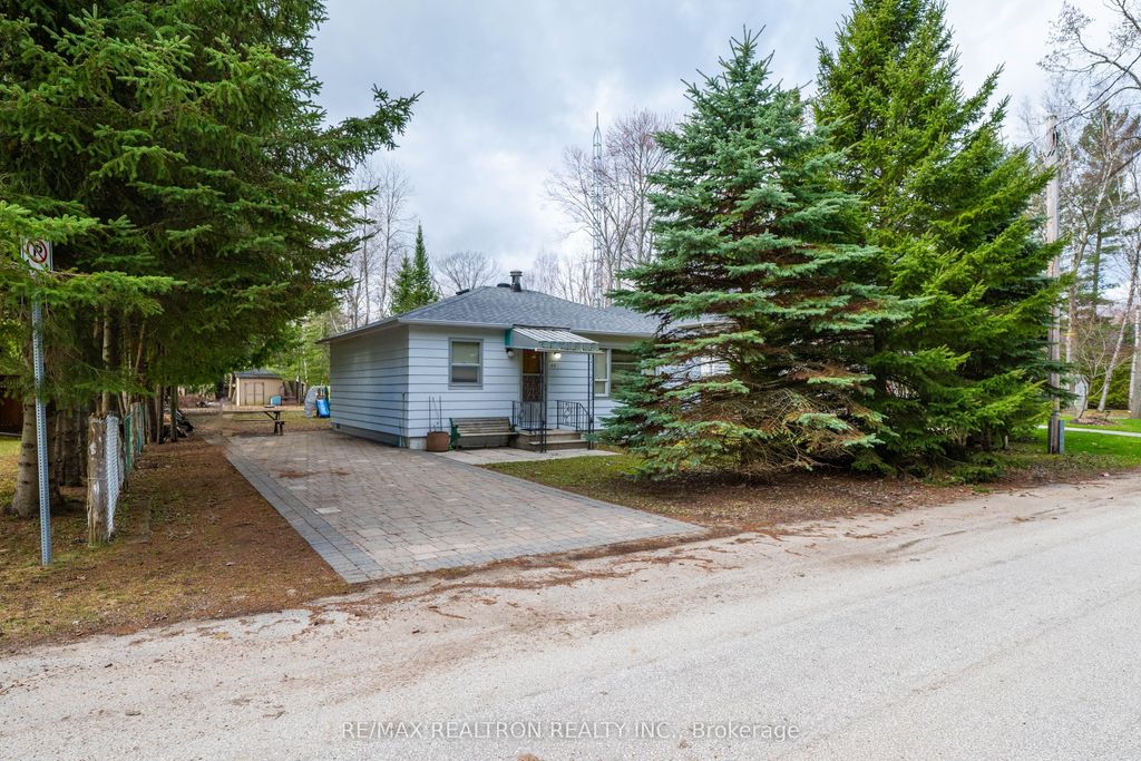 Photo of 84 34TH Street North Street, Wasaga Beach, ON L9Z 2C1 (MLS # S13021336)