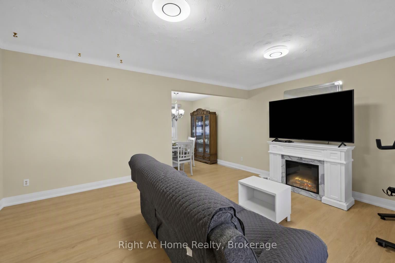 7315 FREEMAN Street Main