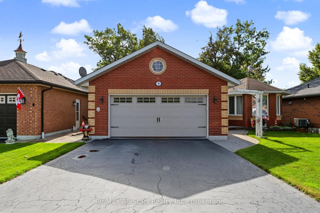 Photo of 9 Hillview Drive, Kawartha Lakes, ON K0M 1A0 (MLS # X14021828)