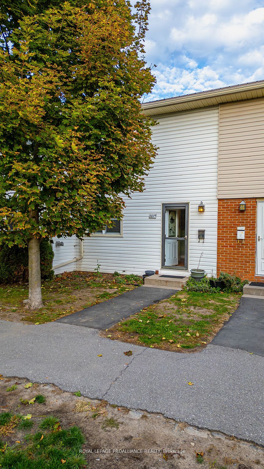 Photo of 207D North Park Street, Belleville, ON K8P 4T9 (MLS # X13066910)