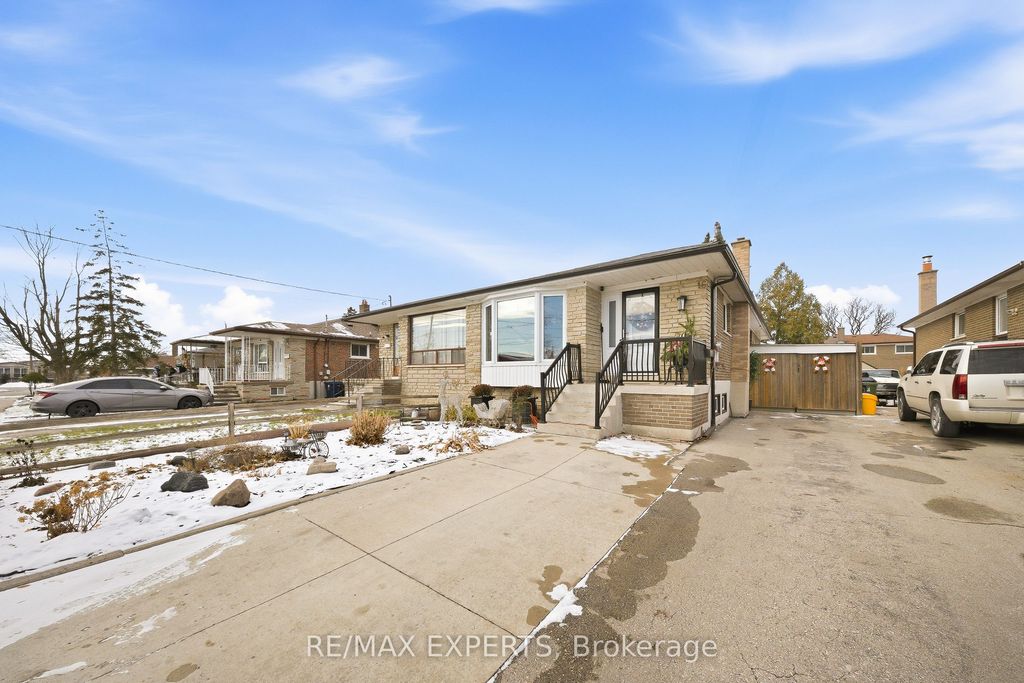 Photo of 16 Navenby Crescent, Toronto, ON M9L 1B2 (MLS # W12631410)