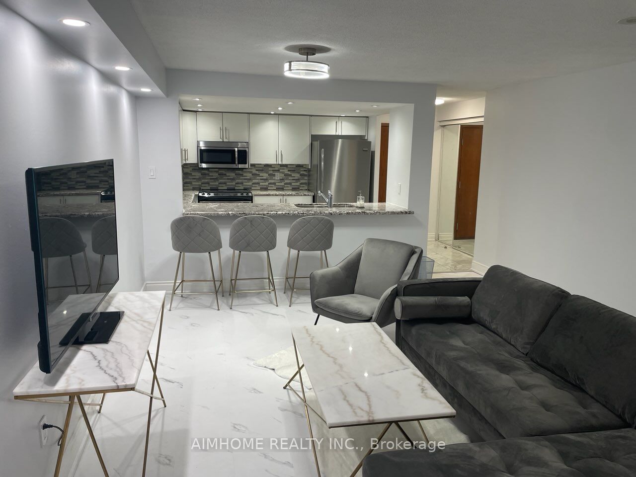 33 University Avenue 207