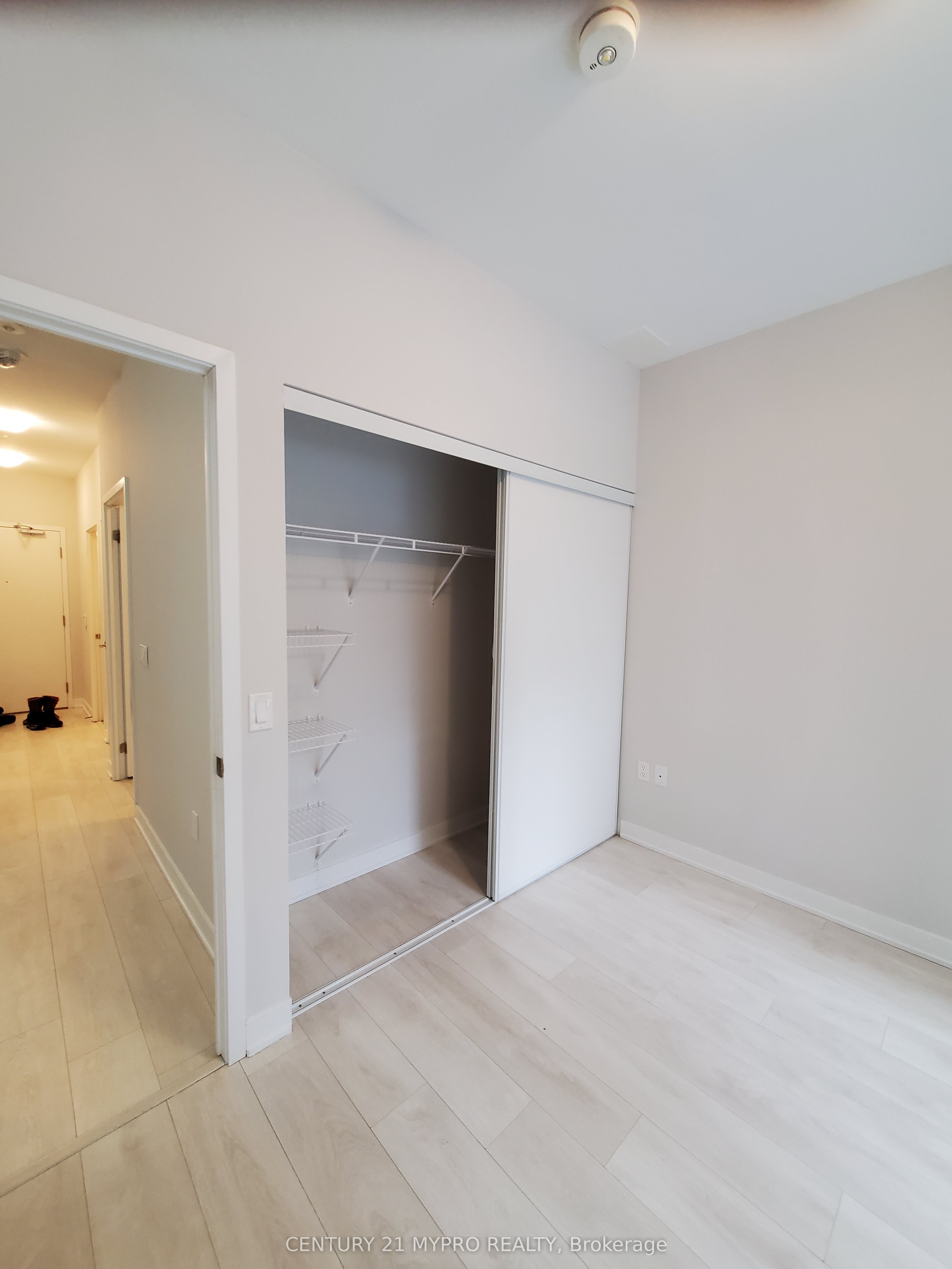 85 Oneida Crescent N 203