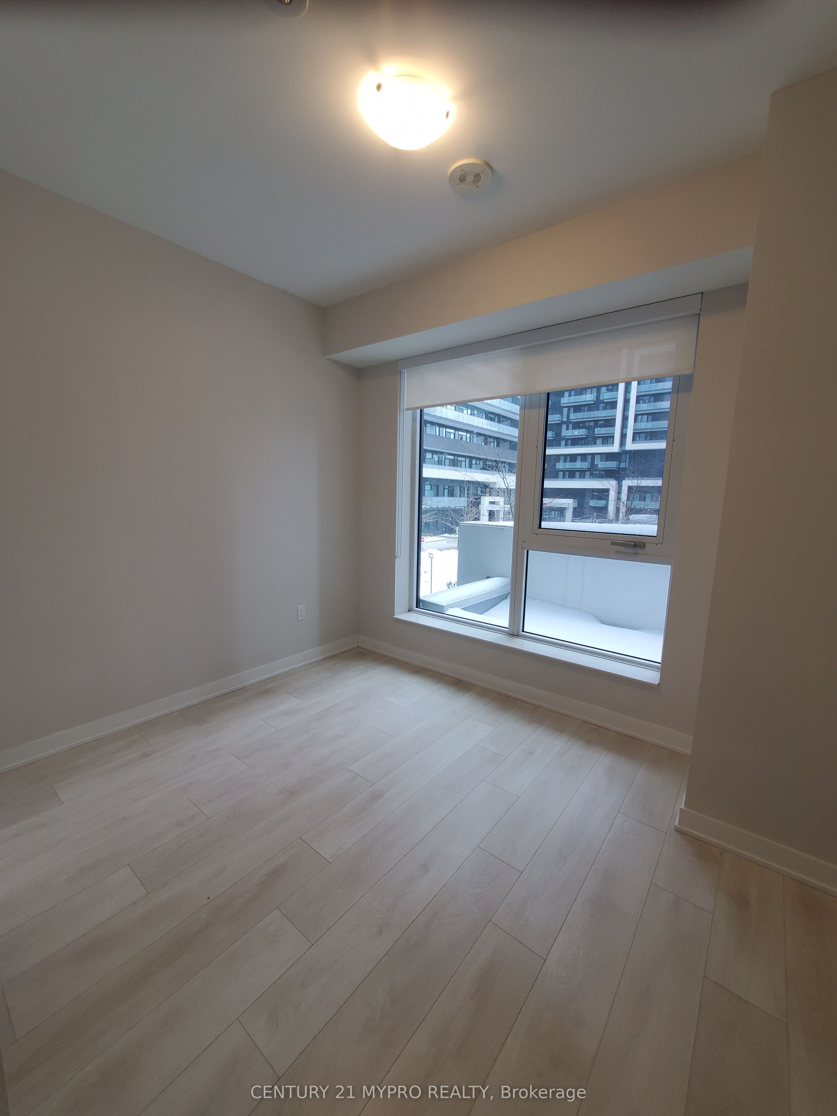 85 Oneida Crescent N 203