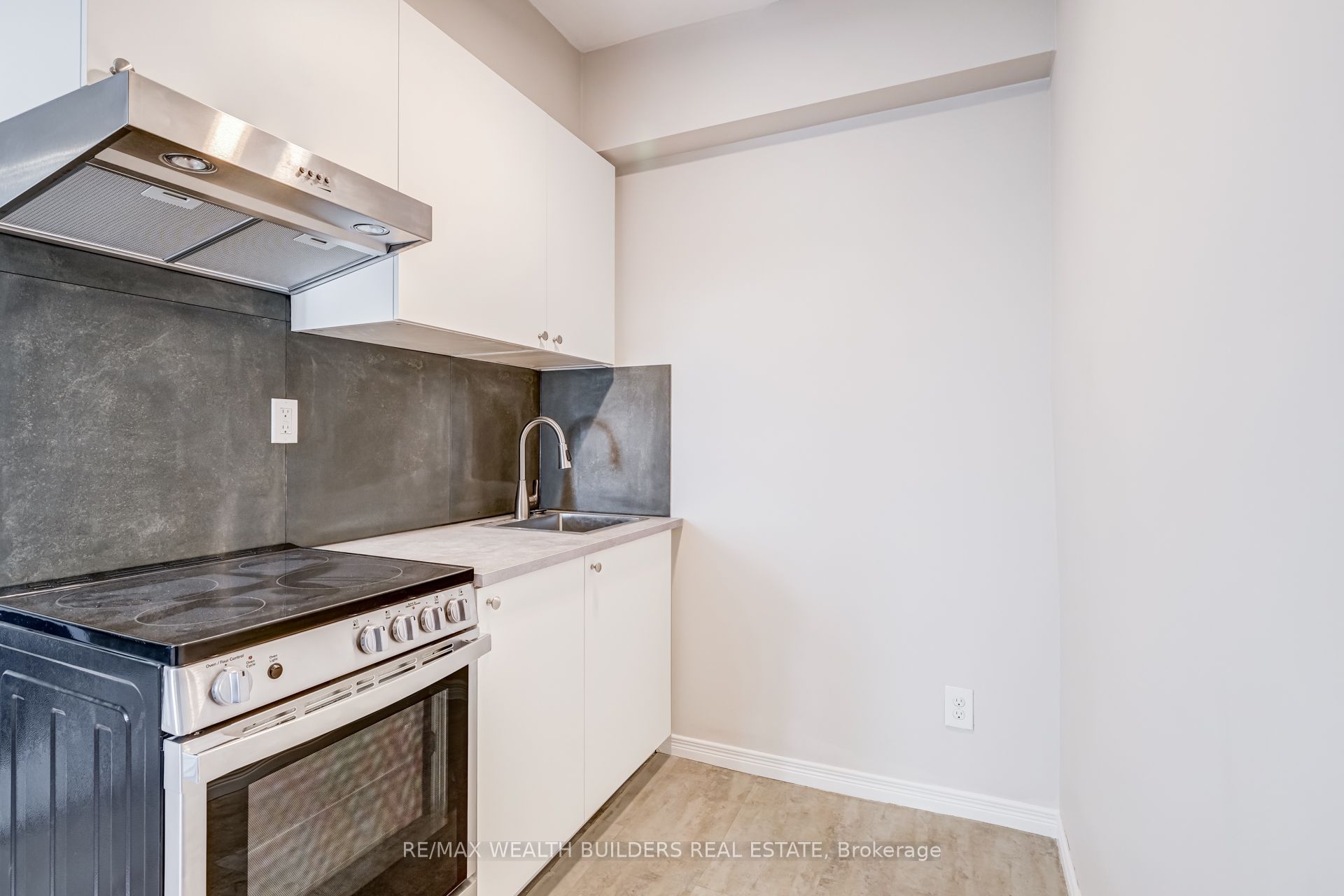 2443 dundas Street W Upper Unit 2
