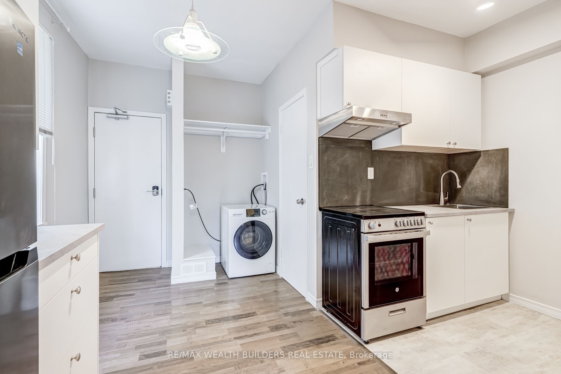 2443 dundas Street W Upper Unit 2