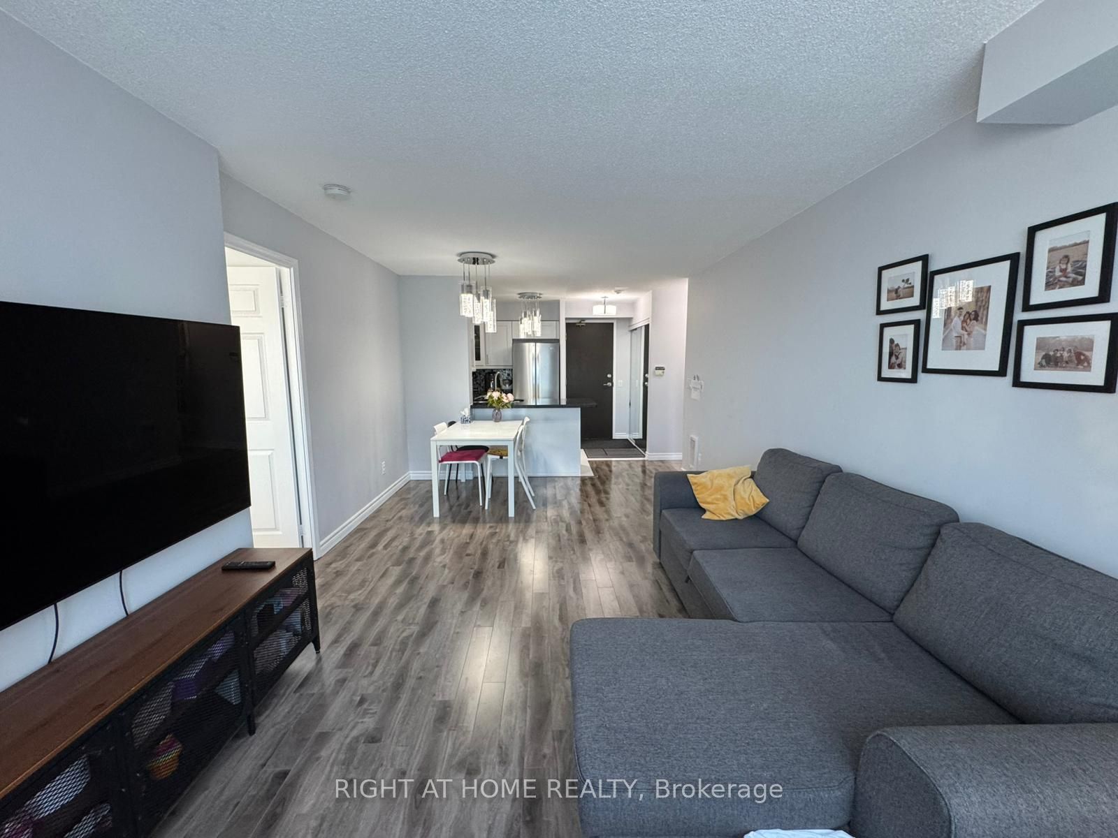 23 Oneida Crescent 1102