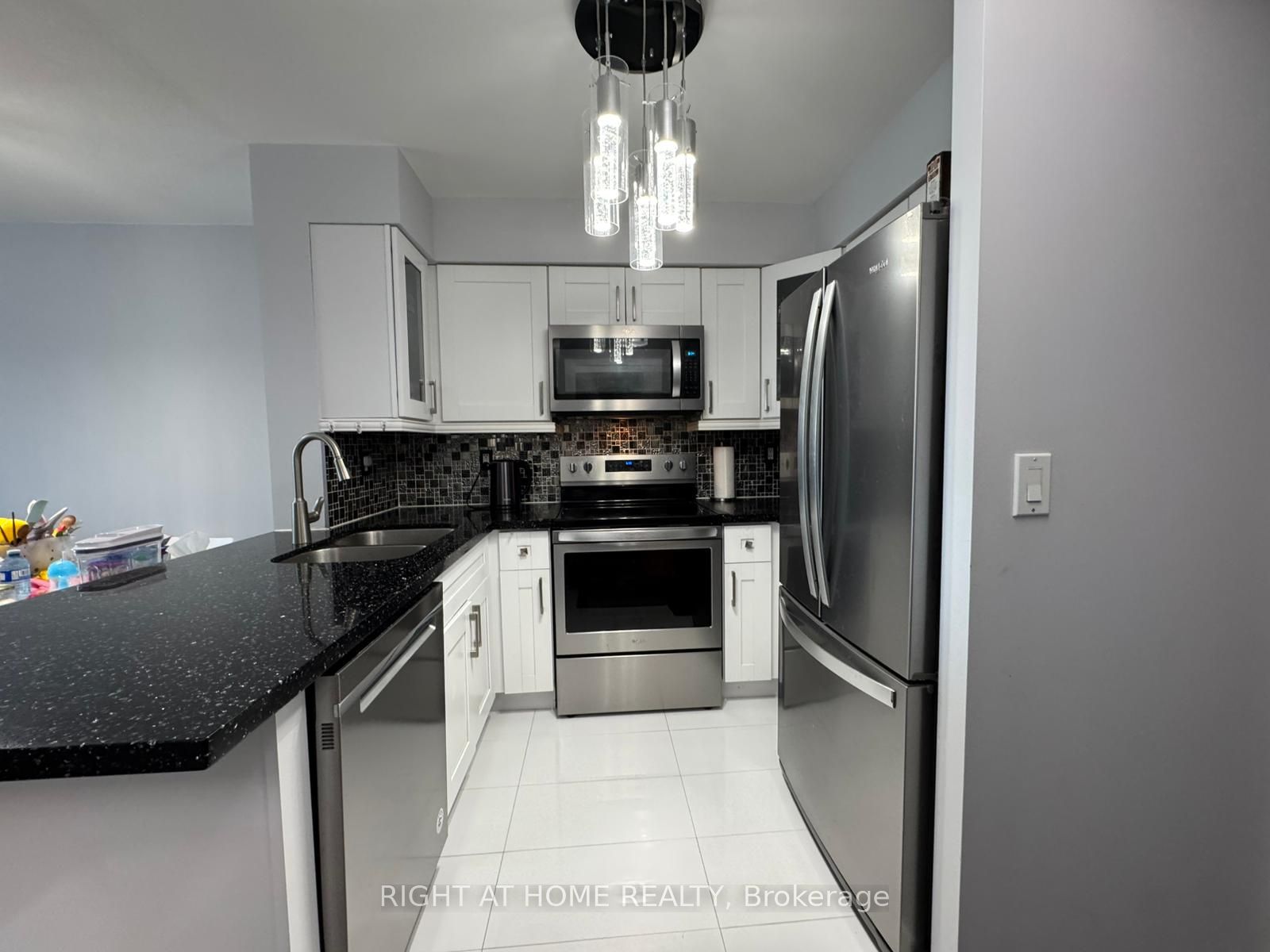 23 Oneida Crescent 1102