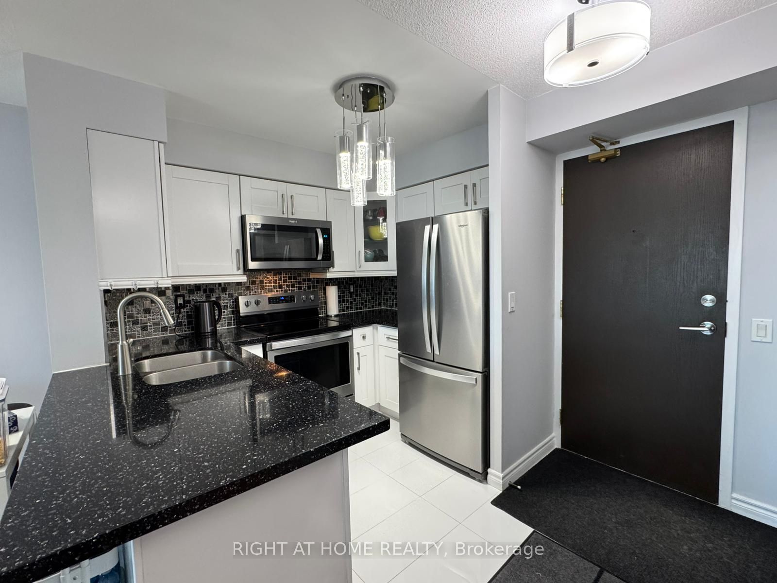 23 Oneida Crescent 1102