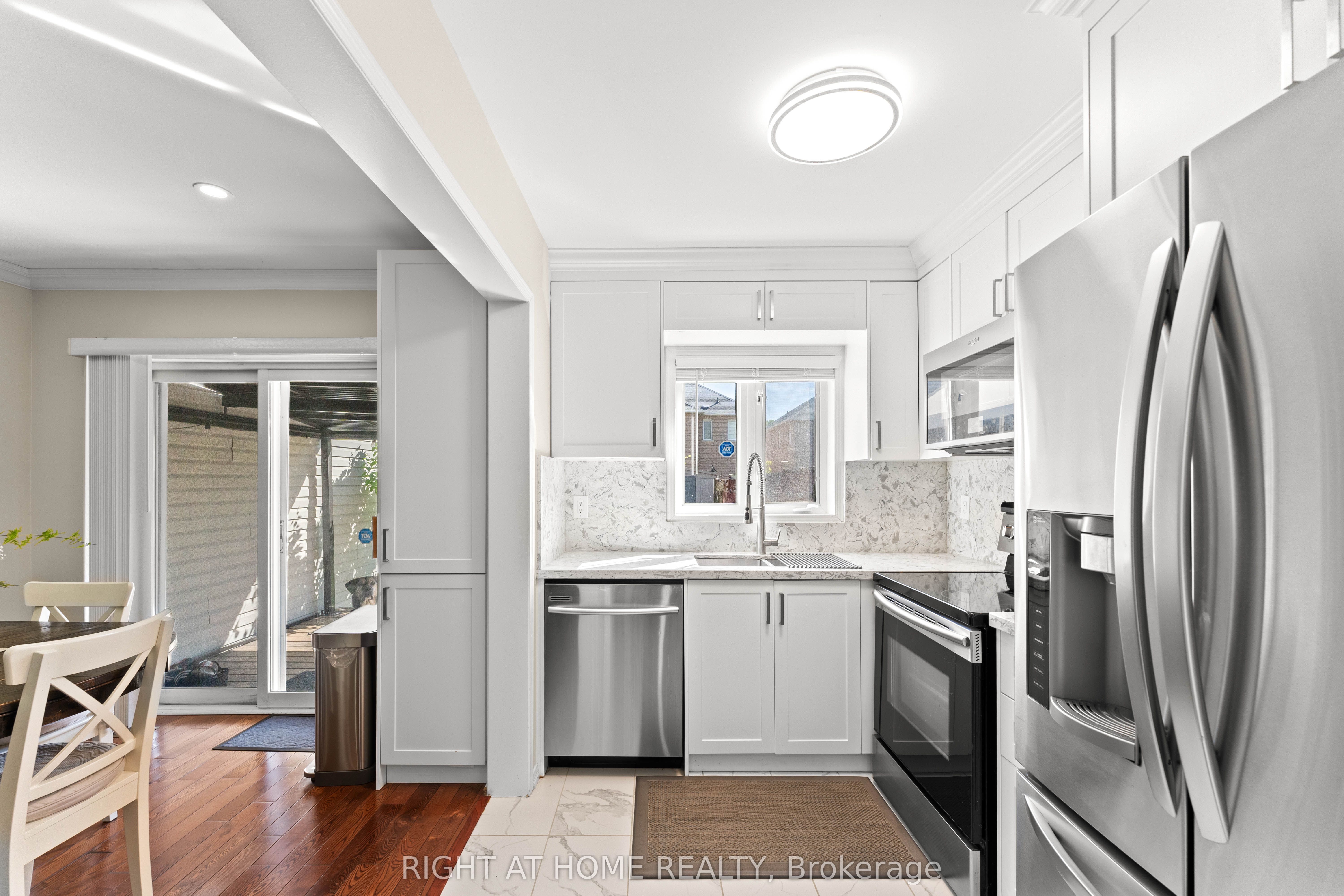 115 Ferncliffe Crescent