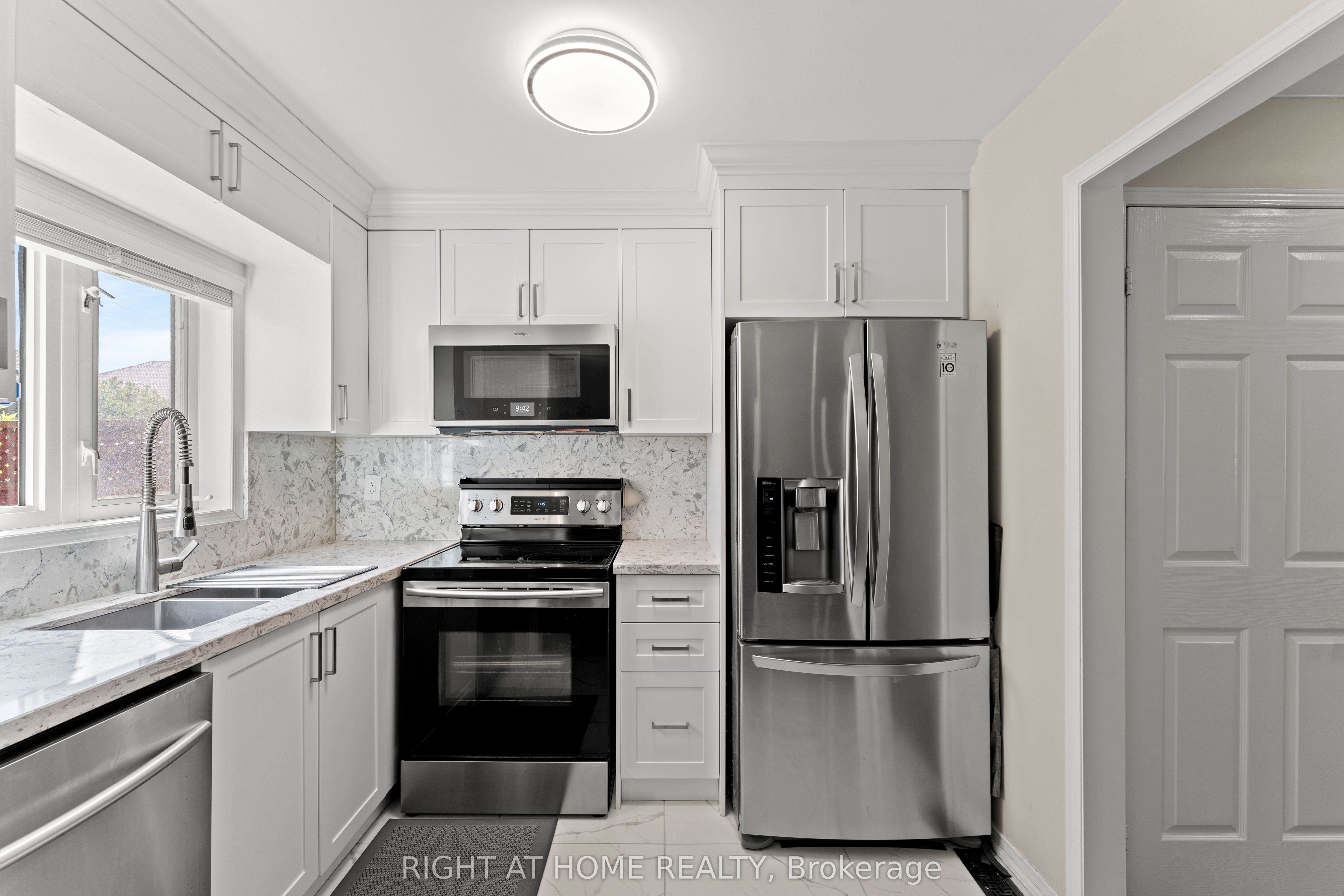 115 Ferncliffe Crescent