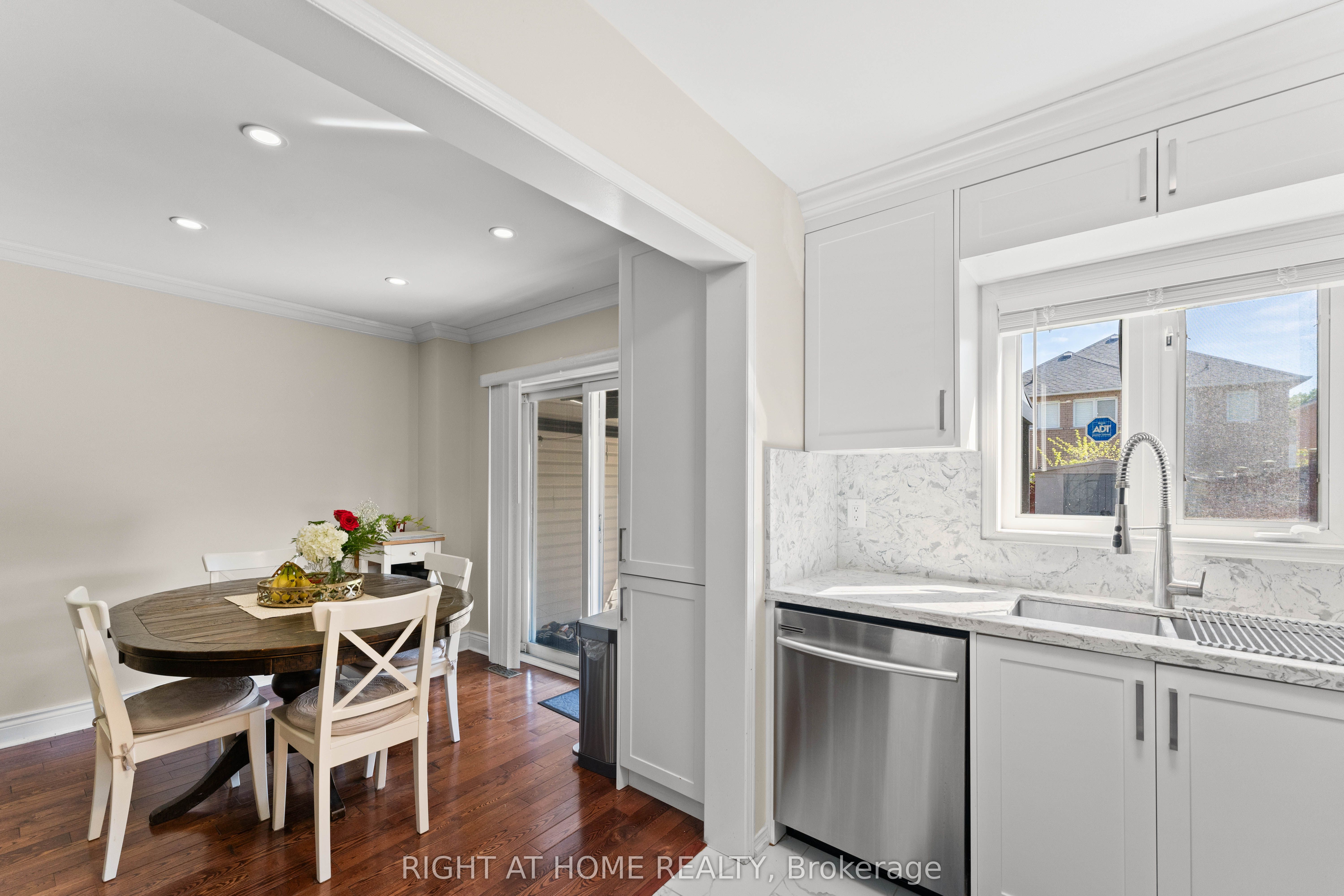 115 Ferncliffe Crescent