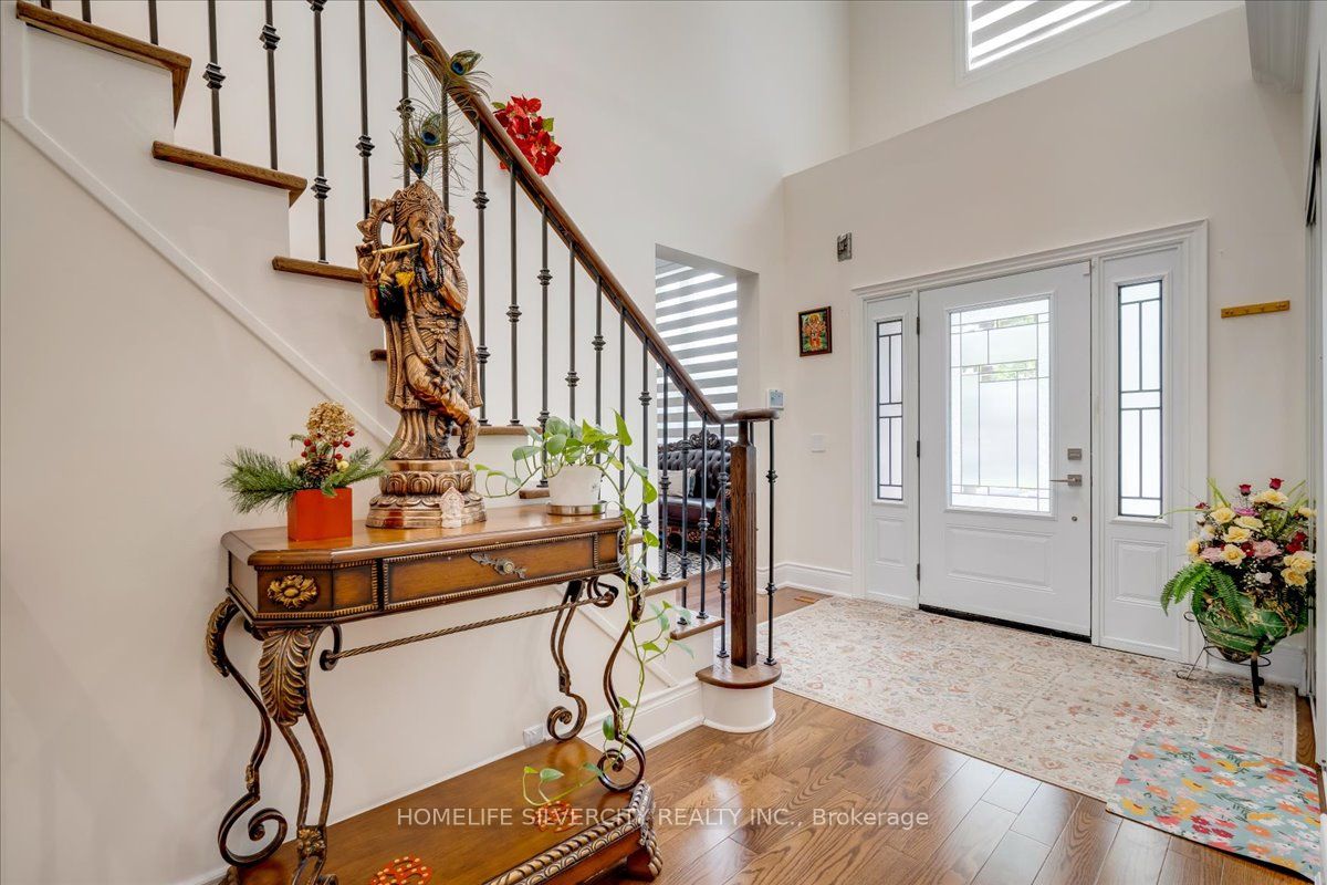 46 Treeline Boulevard