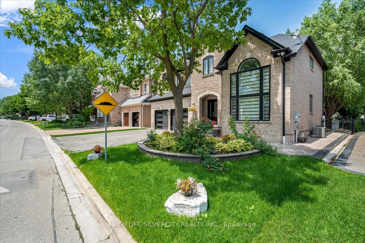 46 Treeline Boulevard