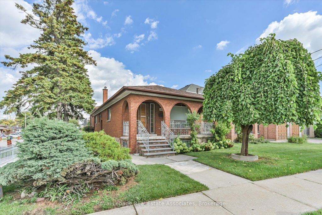 Photo of 135 Jay Street, Toronto, ON M6L 2M3 (MLS # W12496516)